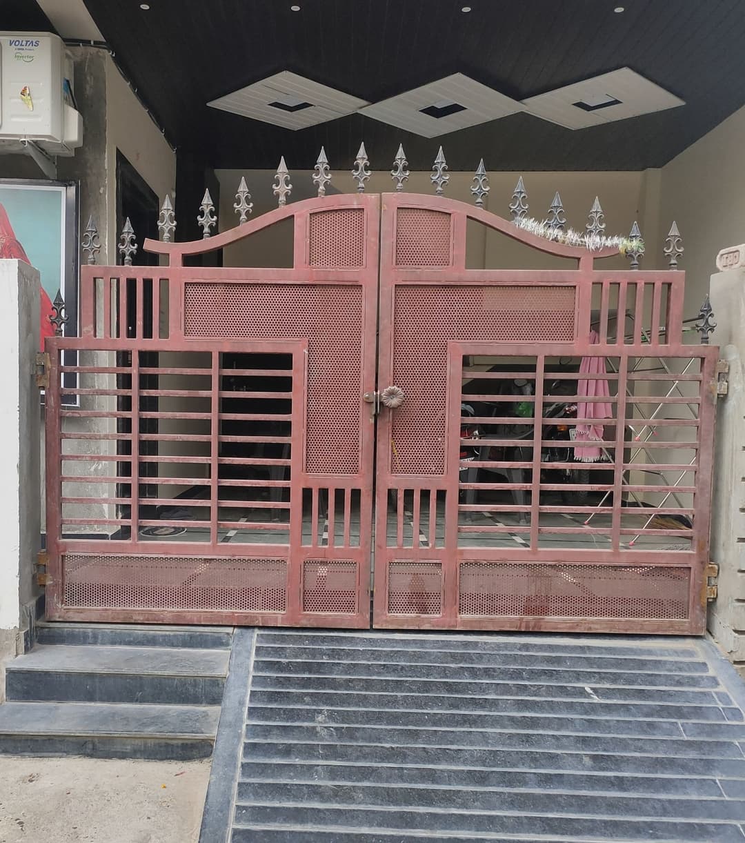 Decorative steel boundary gate design M32 | गेट डिजाइन